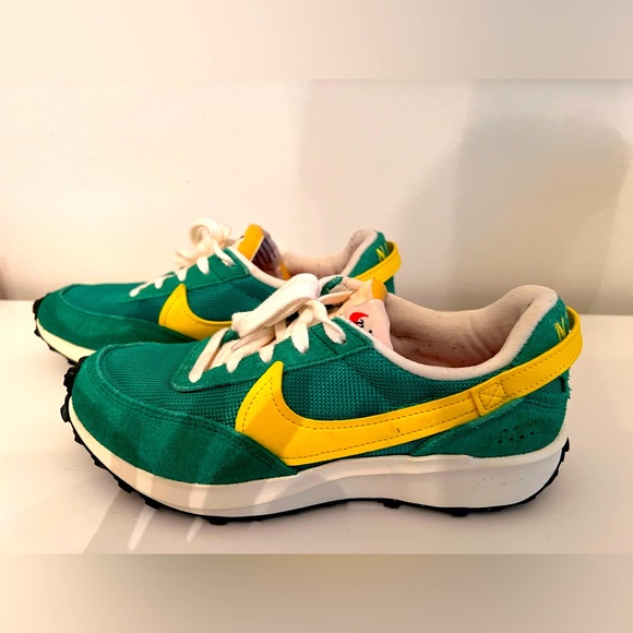 DX293-300 NIKE VINTAGE
Wmns Waffle Debut Vintage 'Stadium Green Opti Yellow' - Picture 4 of 12